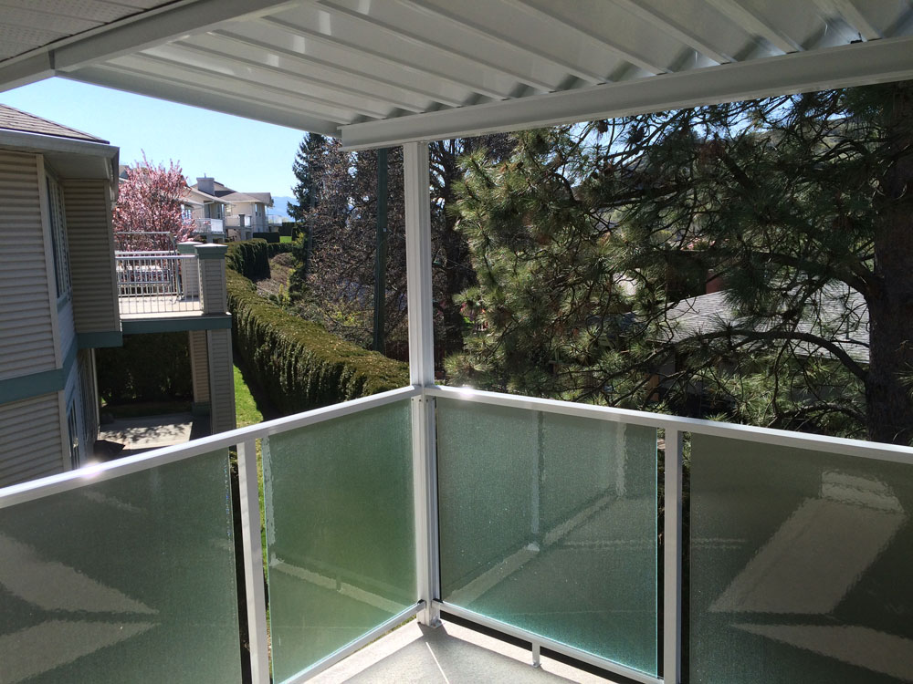 clear glass deck railings