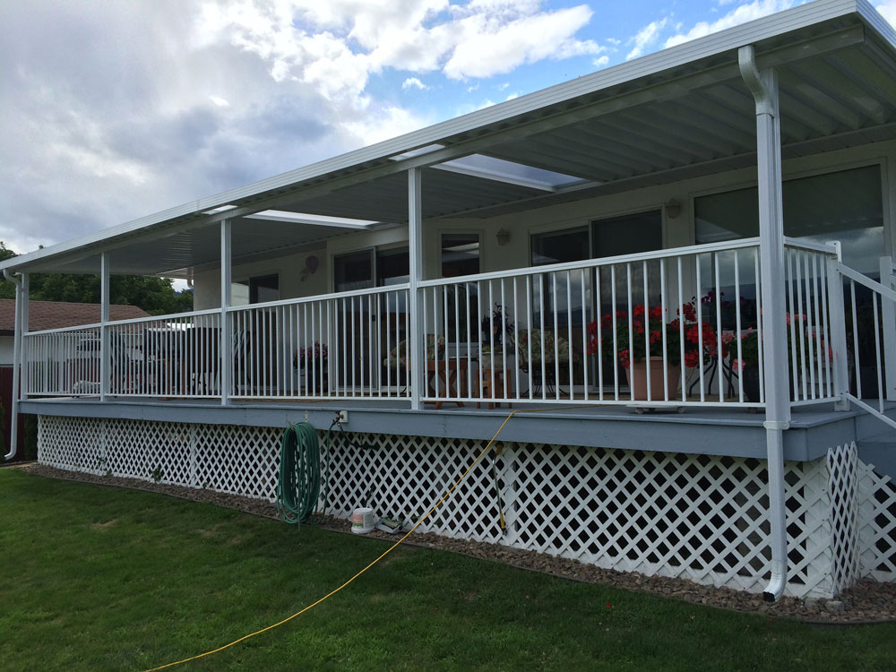 patio cover with aluminum railings